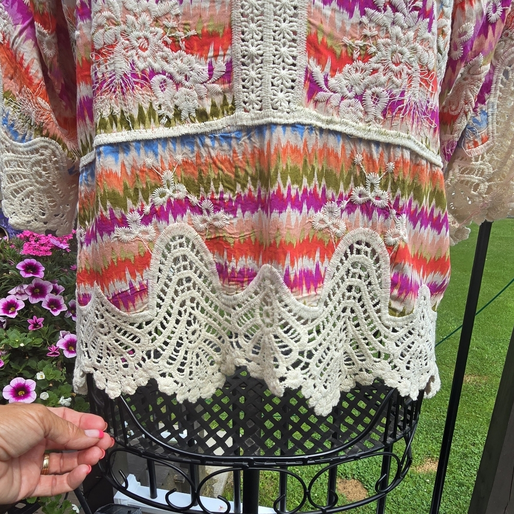 Democracy V-Notch Neck Peplum Crochet Printed Woven top, S, EUC - Picture 7 of 11